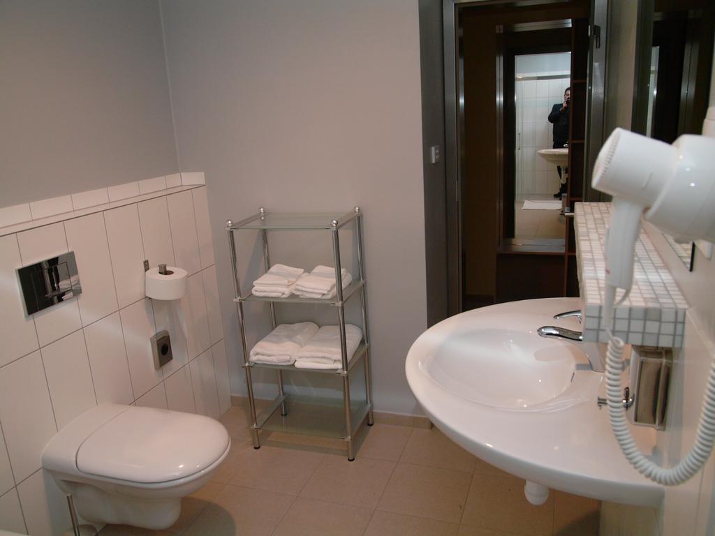 Apartments And Suites Kremnica Room photo
